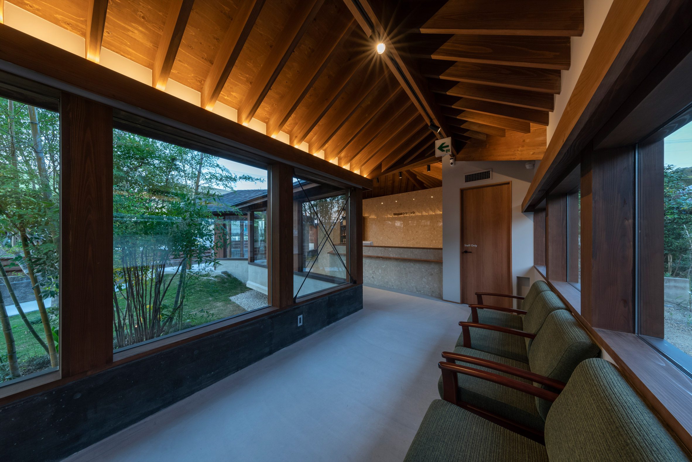 Dentistry Coexisting with Nature by TSC Architects