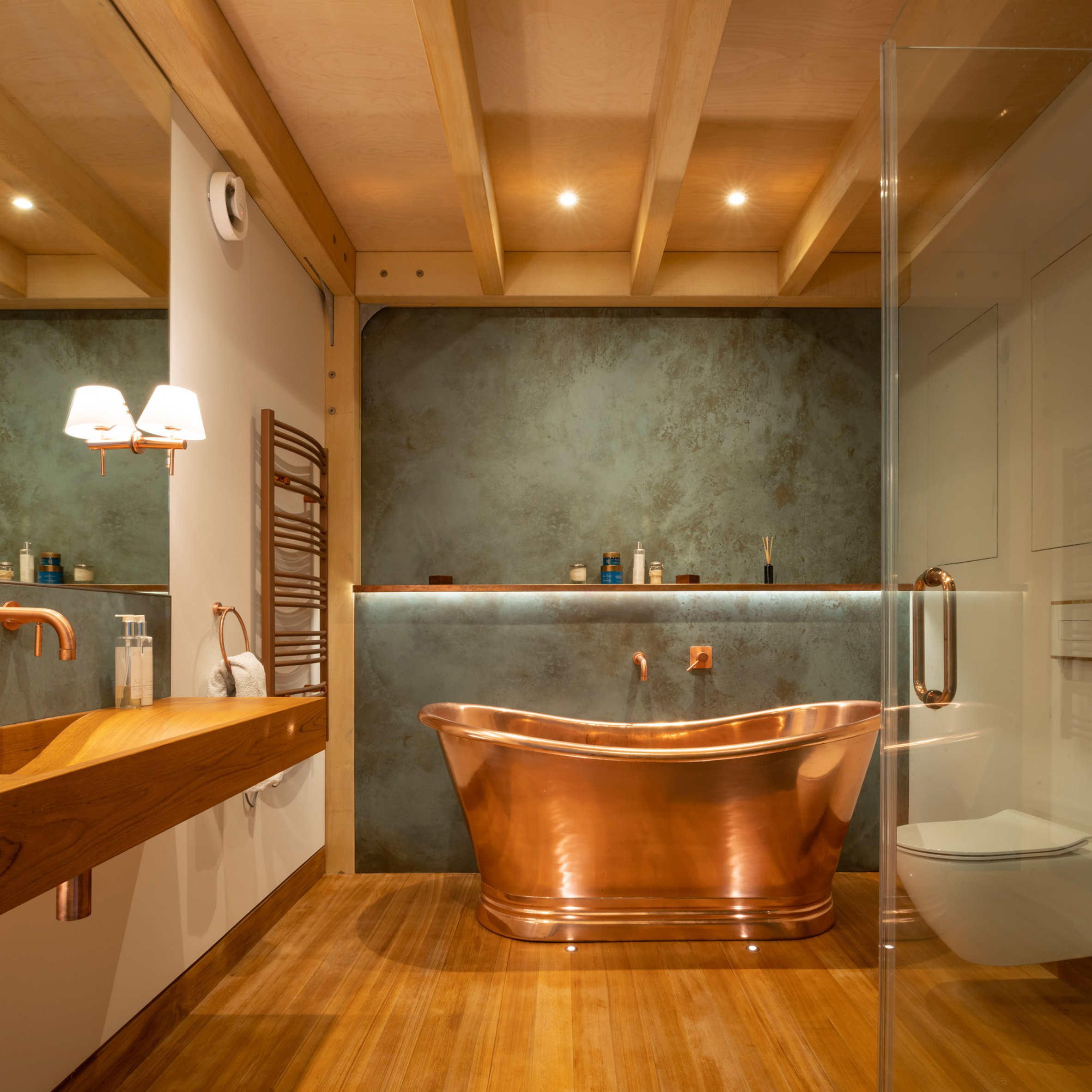 Copper bathtub