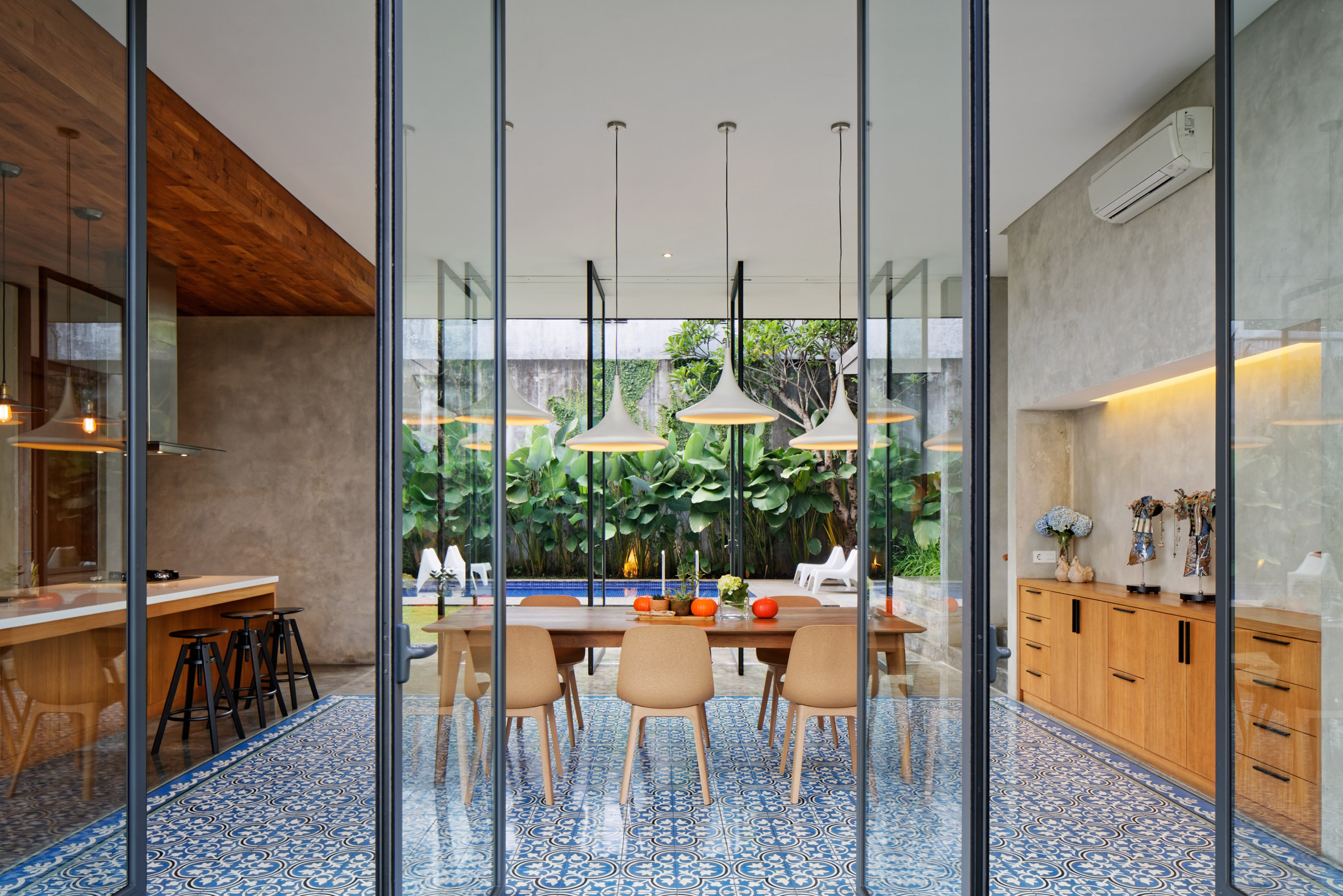House of Inside and Outside by Tamara Wibowo Architects