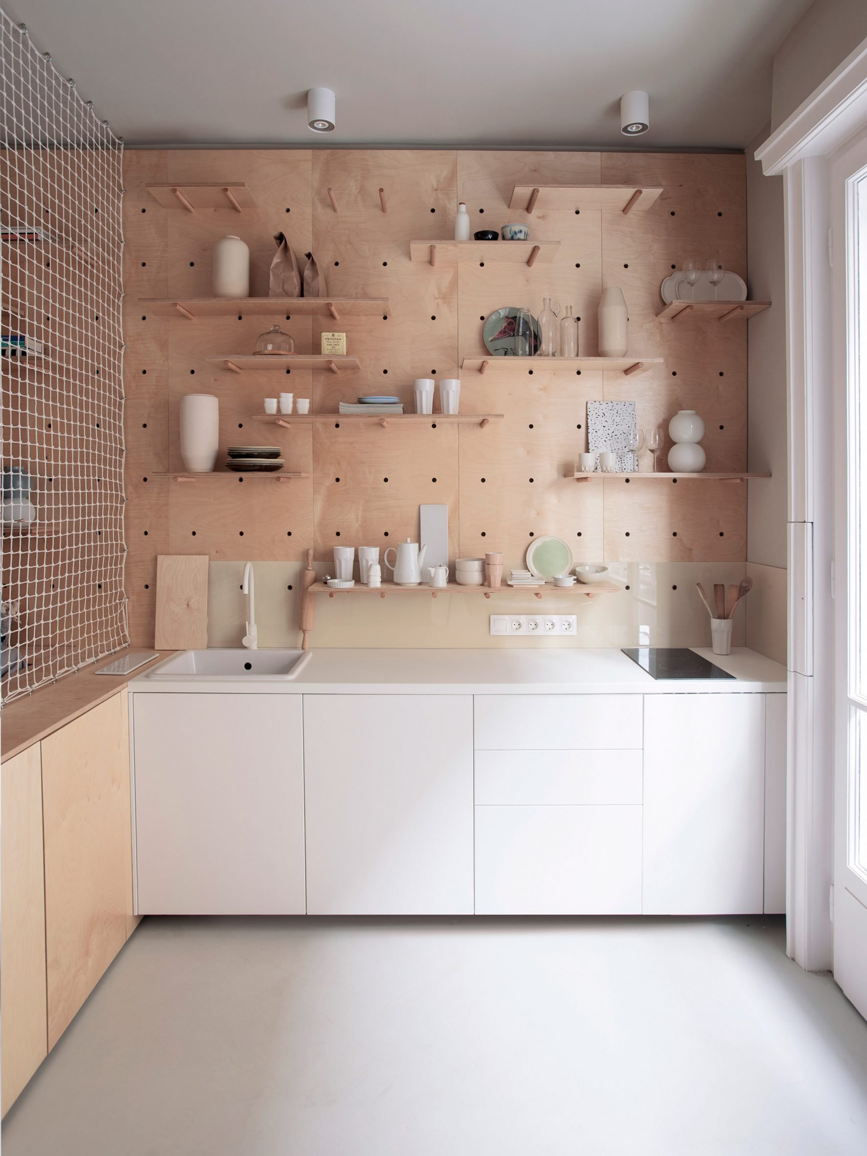 Kitchen in a home in Budapest with open shelves