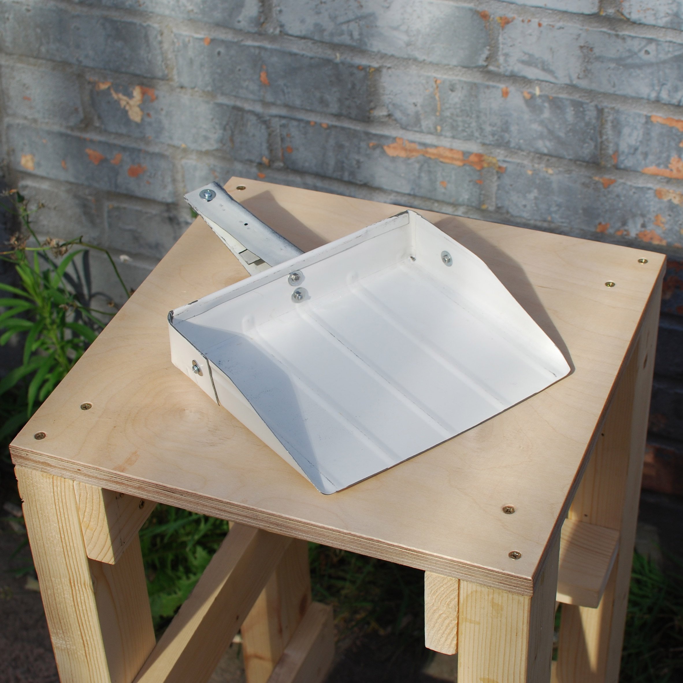 100-year Dustpan by Absolute Beginners