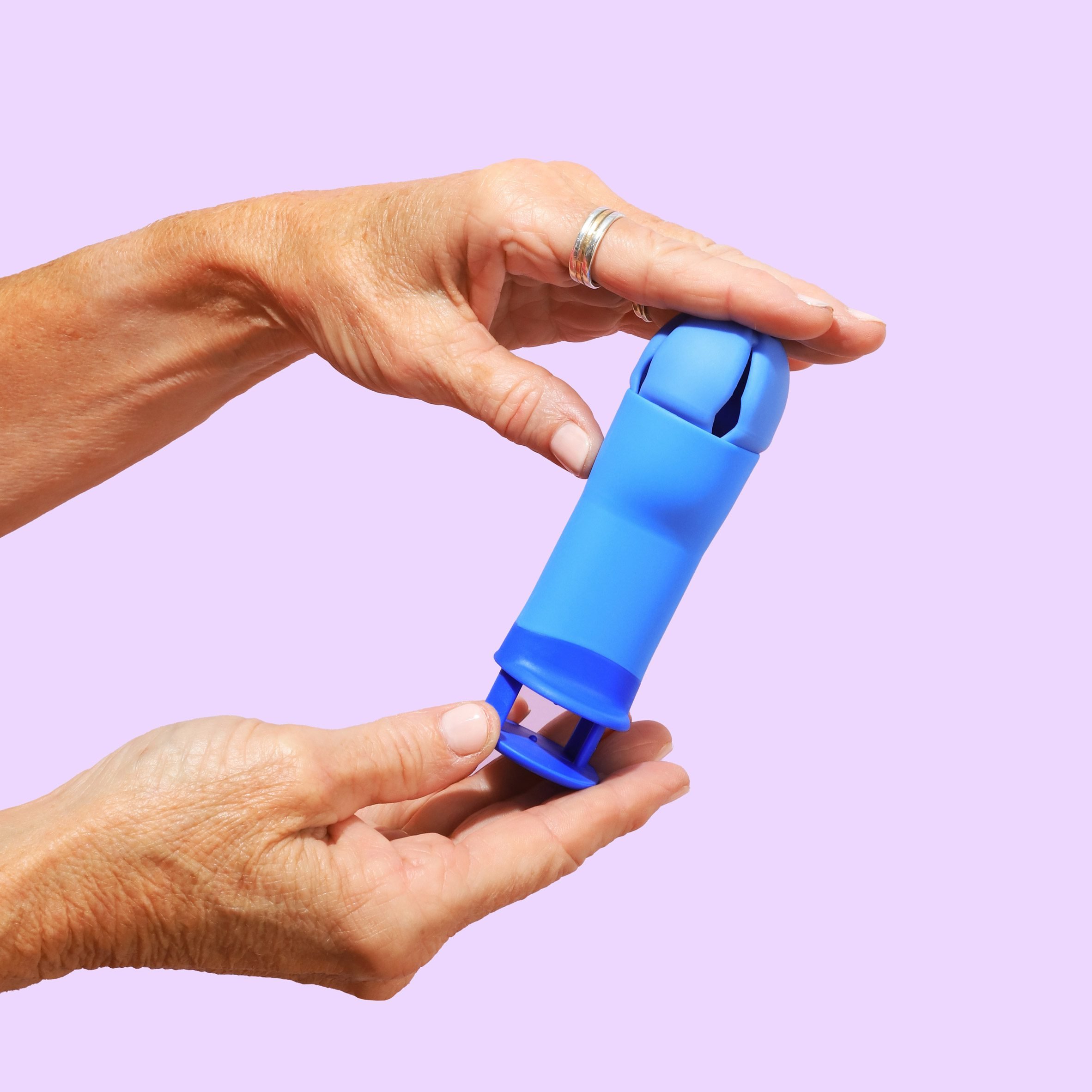 Person's hands holding up the Reia Pessary