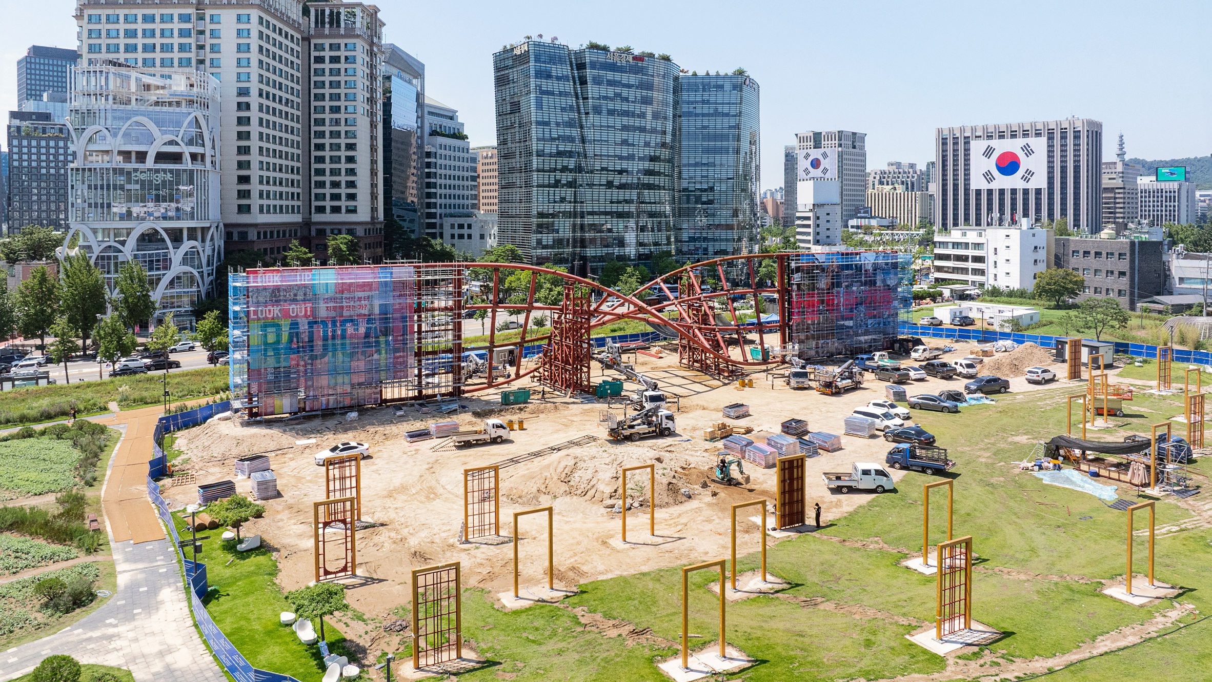 Humanise Wall under construction in Seoul