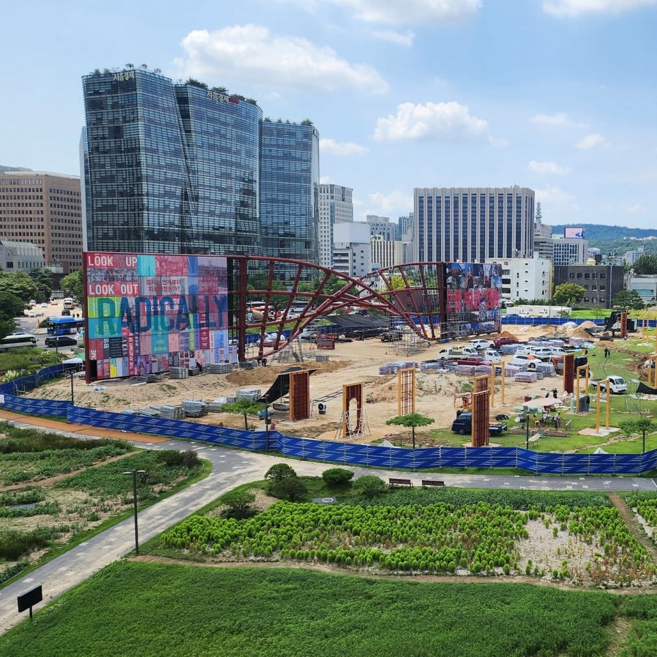 Humanise Wall under construction in Seoul