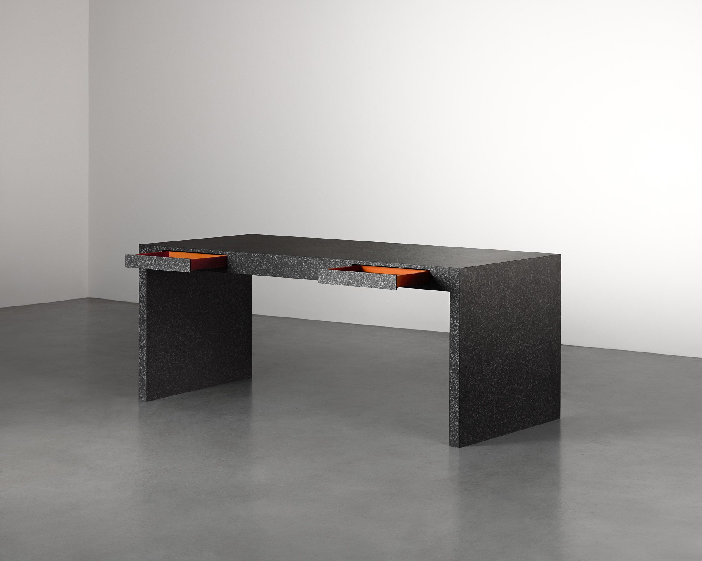 Desk with a flecked surface finish